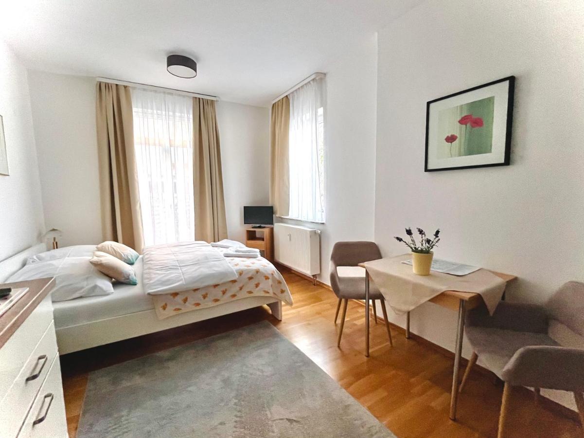Pension Tokus Нюрнберг Экстерьер фото